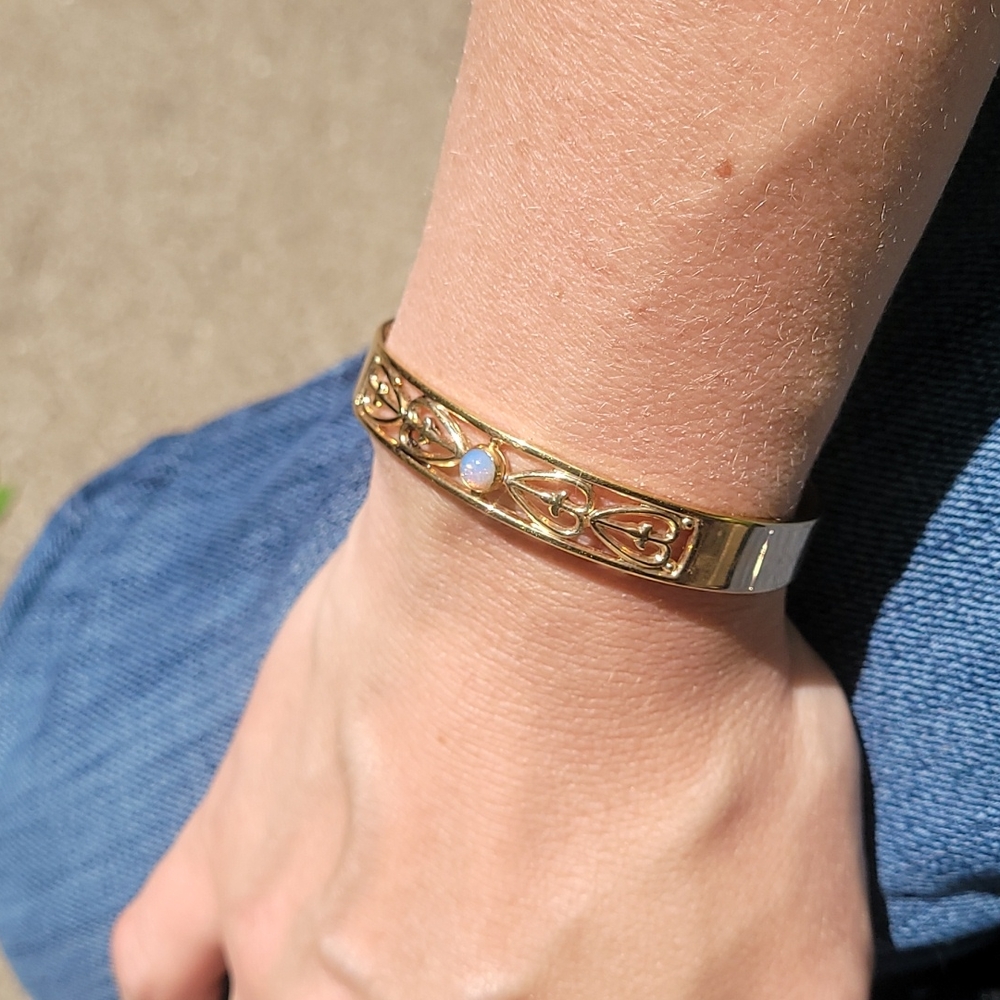 Vintage Avon Bracelet with stone. - Picture 5 of 8